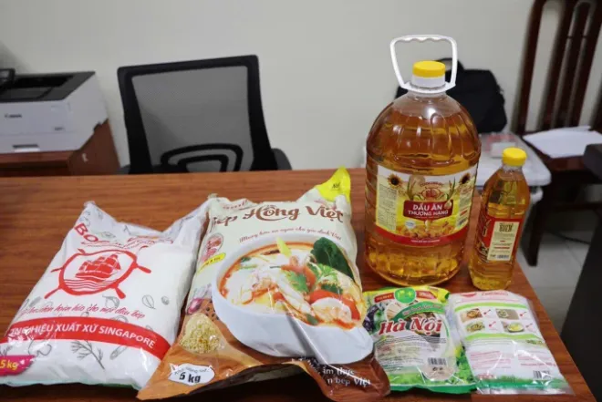 Phú Thọ: Khởi tố nhiều đối tượng liên quan đường dây sản xuất bột ngọt, bột nêm, dầu ăn giả  - Ảnh 1.