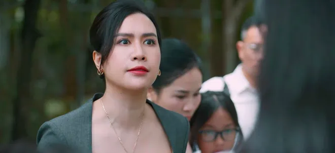 Gió ngang khoảng trời xanh - Tập 3: Trà xanh tẽn tò trước chiêu phủ đầu cao tay của vợ giám đốc - Ảnh 4.