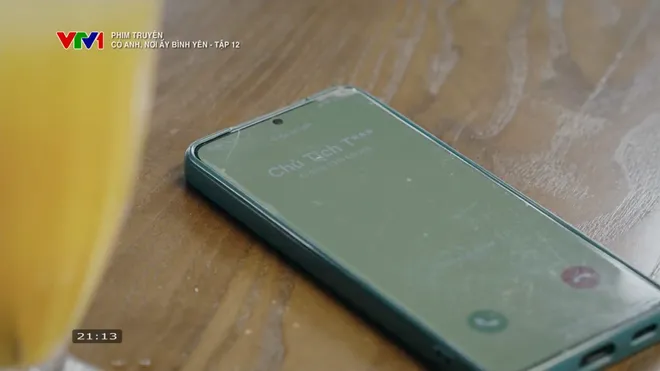 C&oacute; anh, nơi ấy b&igrave;nh y&ecirc;n tập 12: Mẹ Huy hoảng hồn v&igrave; nh&agrave; bị người ta n&eacute;m đ&aacute;- Ảnh 4.