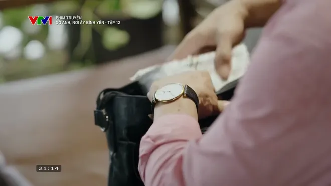 C&oacute; anh, nơi ấy b&igrave;nh y&ecirc;n tập 12: Mẹ Huy hoảng hồn v&igrave; nh&agrave; bị người ta n&eacute;m đ&aacute;- Ảnh 5.