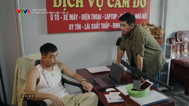 C&oacute; anh, nơi ấy b&igrave;nh y&ecirc;n tập 12: Mẹ Huy hoảng hồn v&igrave; nh&agrave; bị người ta n&eacute;m đ&aacute;- Ảnh 14.