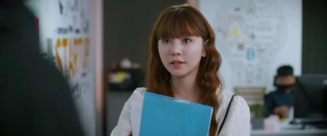 Gió ngang khoảng trời xanh - Tập 6: Đúng lúc bất hòa với chồng vì có bầu, Lam va phải "phi công"- Ảnh 6.