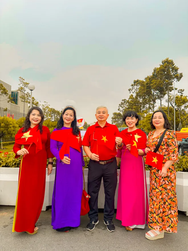Người dân Hà Nội đổ về Quảng trường Ba Đình trong ngày tổng hợp luyện diễu binh 2/9 đầu tiên - Ảnh 5.