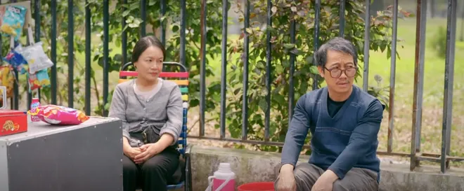 Cầu vồng ở ph&iacute;a ch&acirc;n trời - Tập 24: Bị bố Tuấn kh&oacute; chịu ra mặt, Oanh quyết định ngừng y&ecirc;u- Ảnh 1.