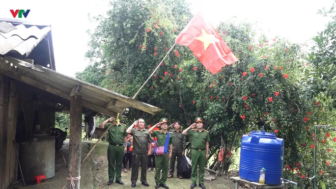 Thiếu tá Công an và những lá cờ thắp sáng biên cương - Ảnh 2.