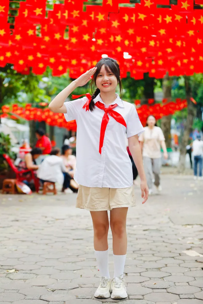Hàng nghìn người dân đội mưa chờ xem tổng hợp luyện lần 2 - Ảnh 15.