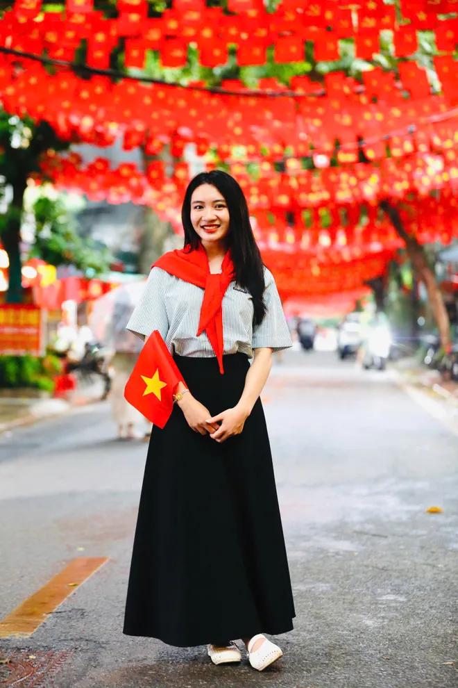 Hàng nghìn người dân đội mưa chờ xem tổng hợp luyện lần 2 - Ảnh 16.