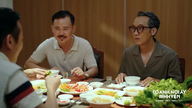 C&oacute; anh, nơi ấy b&igrave;nh y&ecirc;n - Tập 16: Một ch&acirc;n đạp hai thuyền, Bằng thu lợi từ l&atilde;nh đạo x&atilde; - Ảnh 5.