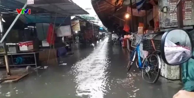 Nhiều khu dân cư tại Hà Nội ngập sâu  - Ảnh 7.