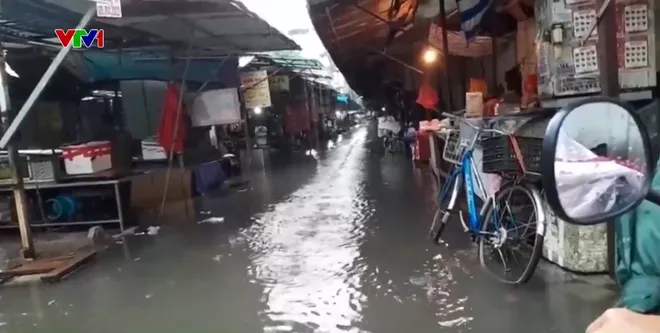 Nhiều khu dân cư tại Hà Nội ngập sâu  - Ảnh 6.