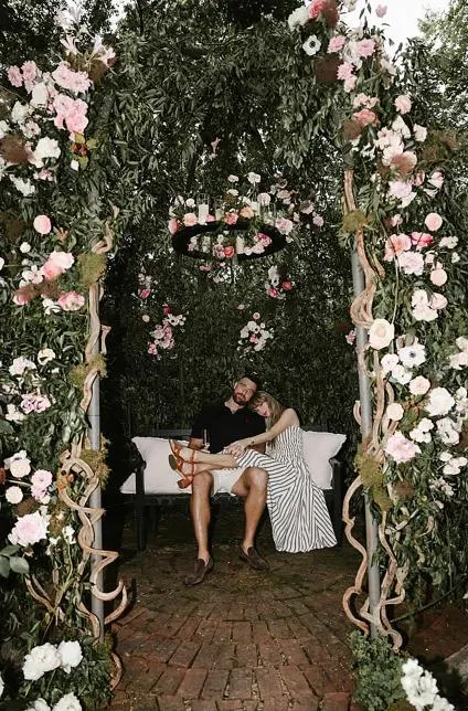 Nhẫn đính hôn của Taylor Swift được làm thủ công, trị giá hàng triệu USD - Ảnh 2.