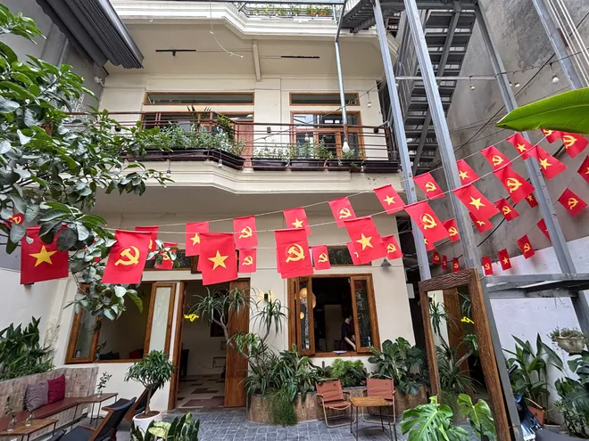 Người trẻ kỷ niệm Quốc khánh bằng sắc màu, mùi hương và sự gắn kết - Ảnh 2.