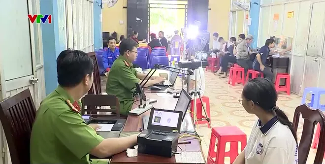 Quá tải trong giải quyết thủ tục hành chính ở cơ sở - Ảnh 5.