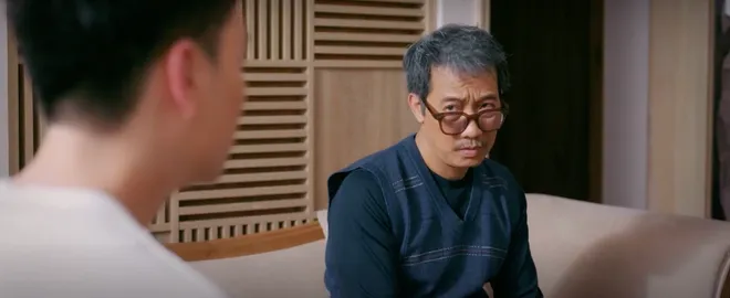 Cầu vồng ở ph&iacute;a ch&acirc;n trời - Tập 25: Oanh kh&ocirc;ng c&oacute; tiền đ&oacute;ng học cho con, gọi điện cầu cứu mẹ - Ảnh 2.