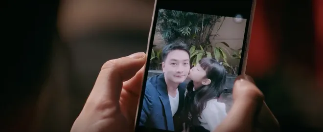 Cầu vồng ở ph&iacute;a ch&acirc;n trời - Tập 25: Oanh kh&ocirc;ng c&oacute; tiền đ&oacute;ng học cho con, gọi điện cầu cứu mẹ - Ảnh 4.