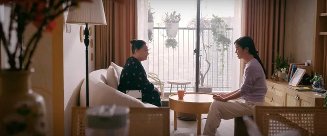 Cầu vồng ở ph&iacute;a ch&acirc;n trời - Tập 25: Oanh kh&ocirc;ng c&oacute; tiền đ&oacute;ng học cho con, gọi điện cầu cứu mẹ - Ảnh 18.