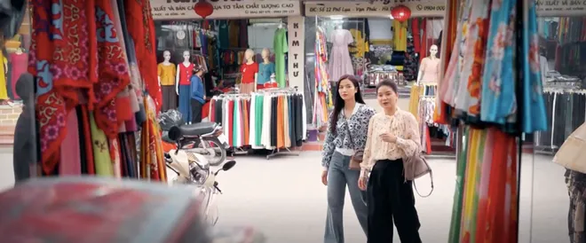 Cầu vồng ở ph&iacute;a ch&acirc;n trời - Tập 26: Tuấn c&ocirc;ng khai tỏ t&igrave;nh với Oanh nơi c&ocirc;ng cộng - Ảnh 3.