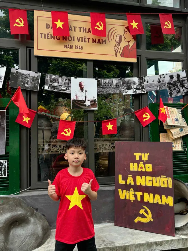 Trào lưu “thời trang yêu nước” nở rộ dịp Quốc khánh 2/9 - Ảnh 11.