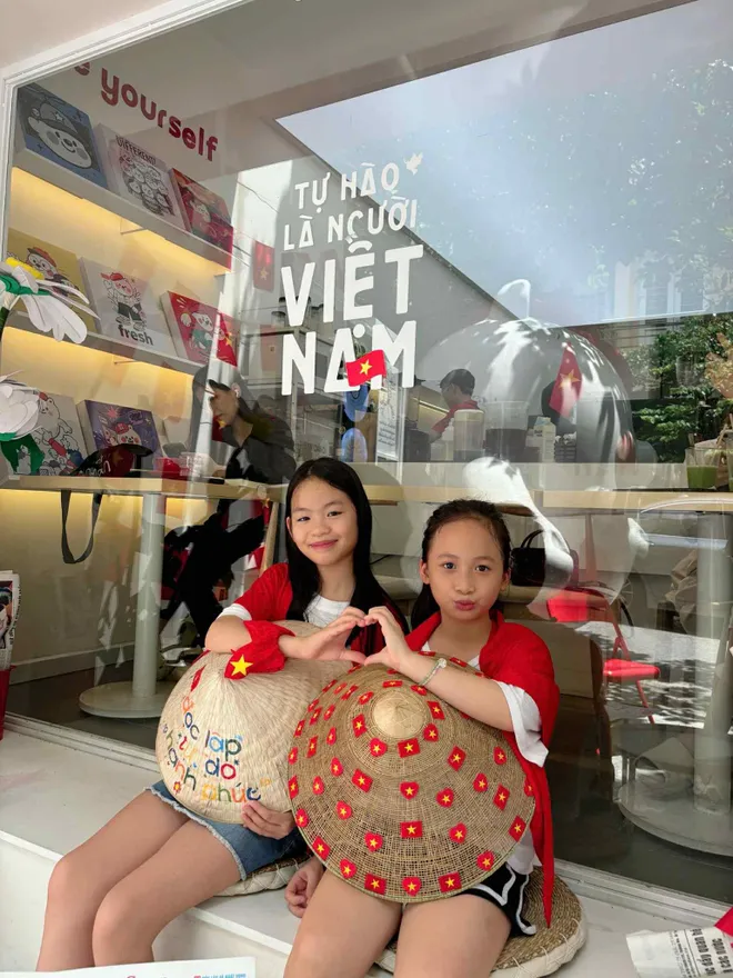 Trào lưu “thời trang yêu nước” nở rộ dịp Quốc khánh 2/9 - Ảnh 10.