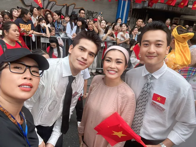 Các nghệ sĩ tưng bừng chia sẻ hình ảnh tại buổi Tổng duyệt Lễ kỷ niệm, diễu binh, diễu hành A80 - Ảnh 11.