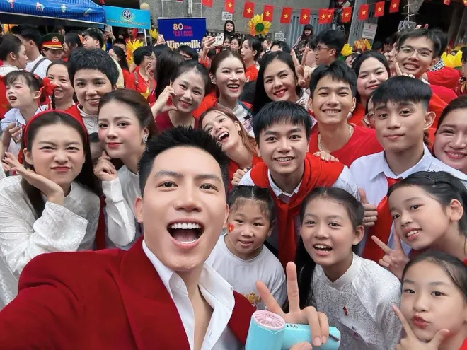 Các nghệ sĩ tưng bừng chia sẻ hình ảnh tại buổi Tổng duyệt Lễ kỷ niệm, diễu binh, diễu hành A80 - Ảnh 16.