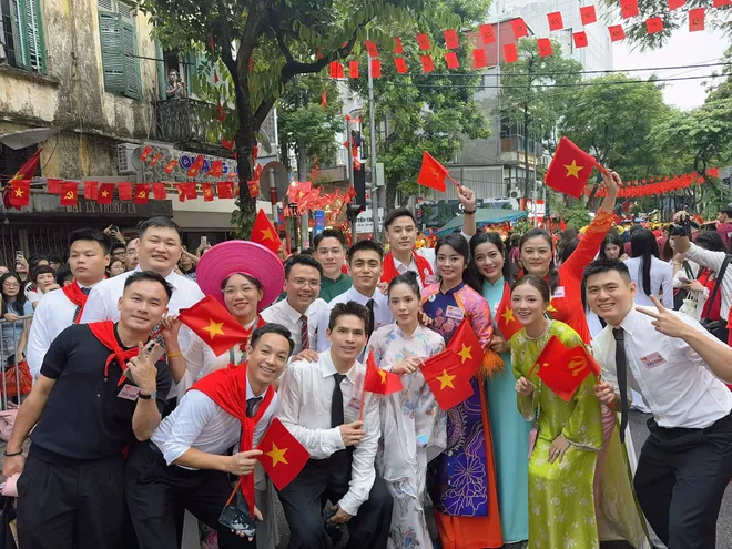 Các nghệ sĩ tưng bừng chia sẻ hình ảnh tại buổi Tổng duyệt Lễ kỷ niệm, diễu binh, diễu hành A80 - Ảnh 6.