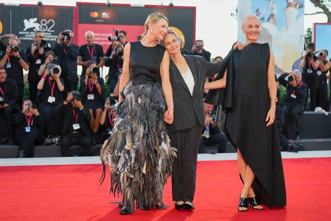 Phim mới của Cate Blanchett nhận tràng pháo tay dài 5 phút tại LHP quốc tế Venice - Ảnh 2. Phim mới của Cate Blanchett nhận tràng pháo tay dài 5 phút tại LHP quốc tế Venice - Ảnh 2.