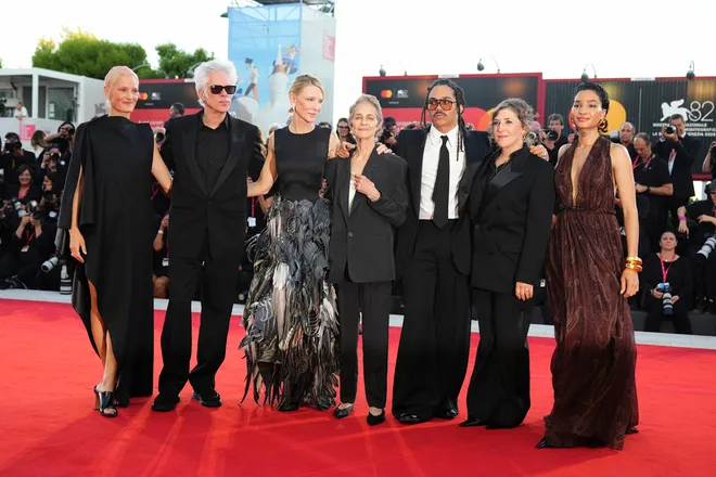 Phim mới của Cate Blanchett nhận tràng pháo tay dài 5 phút tại LHP quốc tế Venice - Ảnh 1. Phim mới của Cate Blanchett nhận tràng pháo tay dài 5 phút tại LHP quốc tế Venice - Ảnh 1.