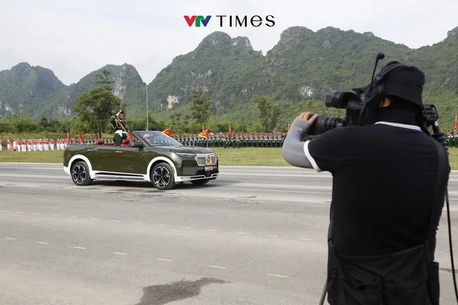 Ekip VTV 'vượt nắng thắng mưa' giữ trọn khoảnh khắc hào hùng Lễ diễu binh, diễu hành - Ảnh 18.