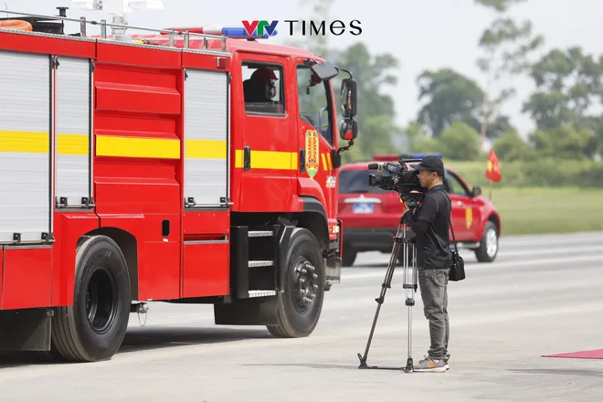Ekip VTV 'vượt nắng thắng mưa' giữ trọn khoảnh khắc hào hùng Lễ diễu binh, diễu hành - Ảnh 17.