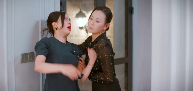 Gió ngang khoảng trời xanh - Tập 12: Con trai bị nhốt ở nhà bạn, Mỹ Anh trừng trị phụ huynh hống hách - Ảnh 7.