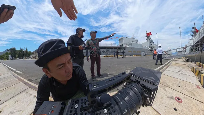 &Ecirc;-k&iacute;p ghi h&igrave;nh m&agrave;n diễu binh lịch sử của Hải qu&acirc;n Việt Nam: "Ch&uacute;ng t&ocirc;i đ&atilde; ho&agrave;n th&agrave;nh nhiệm vụ"- Ảnh 14.