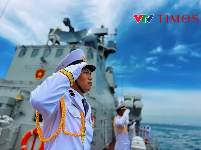 &Ecirc;-k&iacute;p ghi h&igrave;nh m&agrave;n diễu binh lịch sử của Hải qu&acirc;n Việt Nam: "Ch&uacute;ng t&ocirc;i đ&atilde; ho&agrave;n th&agrave;nh nhiệm vụ"- Ảnh 26.