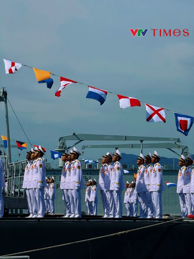 &Ecirc;-k&iacute;p ghi h&igrave;nh m&agrave;n diễu binh lịch sử của Hải qu&acirc;n Việt Nam: "Ch&uacute;ng t&ocirc;i đ&atilde; ho&agrave;n th&agrave;nh nhiệm vụ"- Ảnh 23.