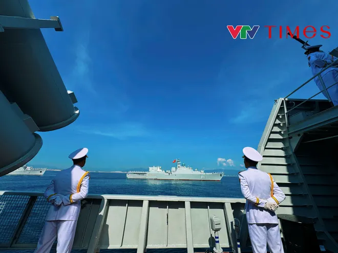 &Ecirc;-k&iacute;p ghi h&igrave;nh m&agrave;n diễu binh lịch sử của Hải qu&acirc;n Việt Nam: "Ch&uacute;ng t&ocirc;i đ&atilde; ho&agrave;n th&agrave;nh nhiệm vụ"- Ảnh 25.