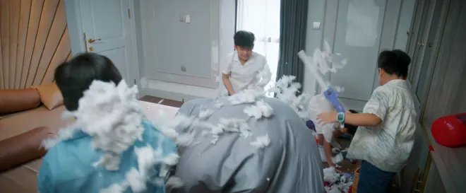 Gió ngang khoảng trời xanh - Tập 12: Con trai bị nhốt ở nhà bạn, Mỹ Anh trừng trị phụ huynh hống hách - Ảnh 1.