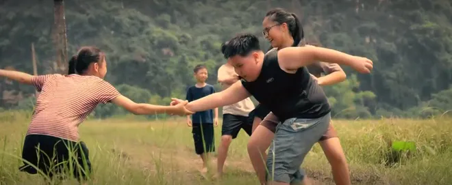 Cách em 1 milimet - Tập 1: Tú và Chiến đọ chiến đấu để giành Đại bản doanh - Ảnh 13.