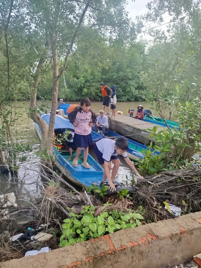 Cà Mau khai giảng năm học mới trong niềm vui và hy vọng - Ảnh 2.