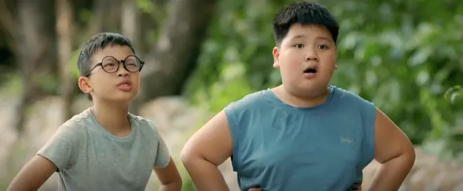 Cách em 1 milimet - Tập 2: Quyên đi câu cá với Tú bị rơi xuống hồ- Ảnh 7. Cách em 1 milimet - Tập 2: Quyên đi câu cá với Tú bị rơi xuống hồ- Ảnh 7.