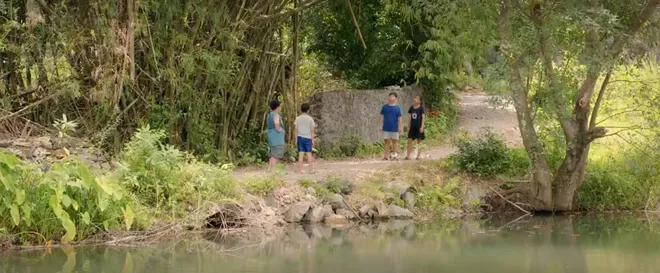 Cách em 1 milimet - Tập 2: Quyên đi câu cá với Tú bị rơi xuống hồ- Ảnh 10. Cách em 1 milimet - Tập 2: Quyên đi câu cá với Tú bị rơi xuống hồ- Ảnh 10.