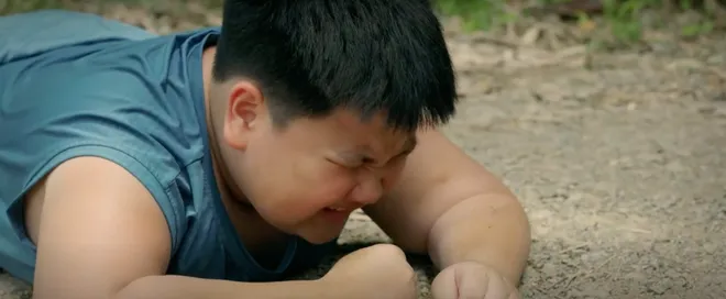 Cách em 1 milimet - Tập 2: Quyên đi câu cá với Tú bị rơi xuống hồ- Ảnh 14. Cách em 1 milimet - Tập 2: Quyên đi câu cá với Tú bị rơi xuống hồ- Ảnh 14.