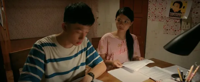 Cách em 1 milimet - Tập 2: Quyên đi câu cá với Tú bị rơi xuống hồ- Ảnh 6. Cách em 1 milimet - Tập 2: Quyên đi câu cá với Tú bị rơi xuống hồ- Ảnh 6.