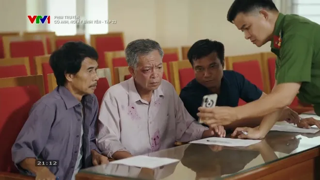 Có anh, nơi ấy bình yên - Tập 23: Hồng Phát mang tiền hối lộ Chủ tịch xã - Ảnh 5.