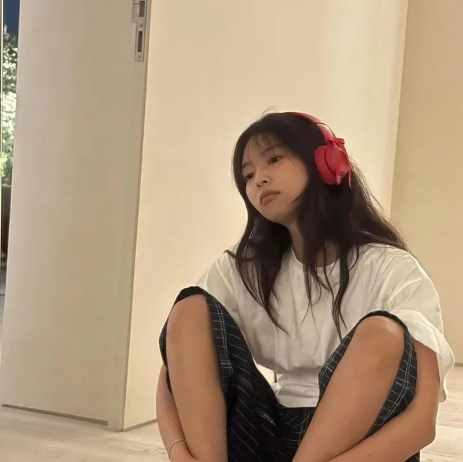 Hình ảnh mặt mộc của Jennie (BLACKPINK) gây sốt - Ảnh 2.