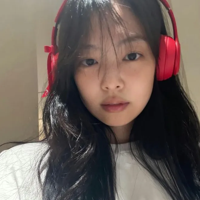 Hình ảnh mặt mộc của Jennie (BLACKPINK) gây sốt - Ảnh 5.
