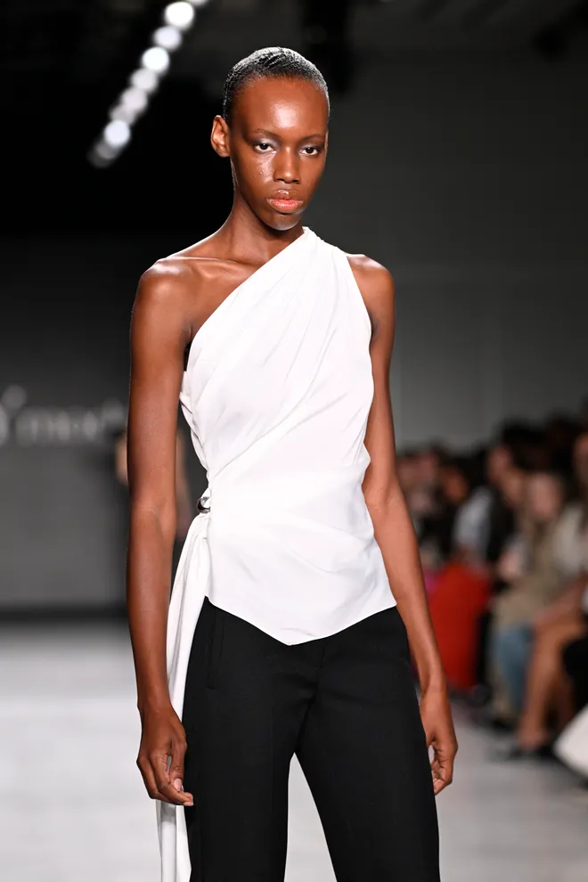 Gen Z Việt làm nức lòng giới mộ điệu tại New York Fashion Week- Ảnh 2. Gen Z Việt làm nức lòng giới mộ điệu tại New York Fashion Week- Ảnh 2.