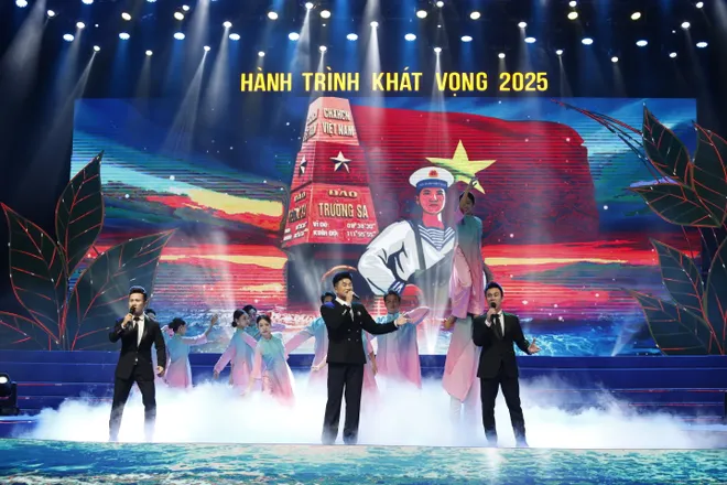 Hành trình khát vọng 2025: Tôn vinh người lao động tiêu biểu và cán bộ công đoàn xuất sắc - Ảnh 4.