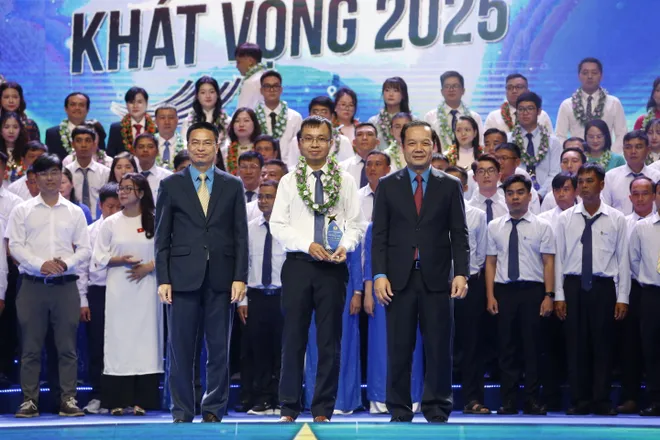 Hành trình khát vọng 2025: Tôn vinh người lao động tiêu biểu và cán bộ công đoàn xuất sắc - Ảnh 8.