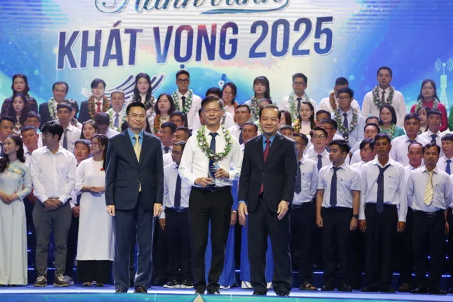 Hành trình khát vọng 2025: Tôn vinh người lao động tiêu biểu và cán bộ công đoàn xuất sắc - Ảnh 6.