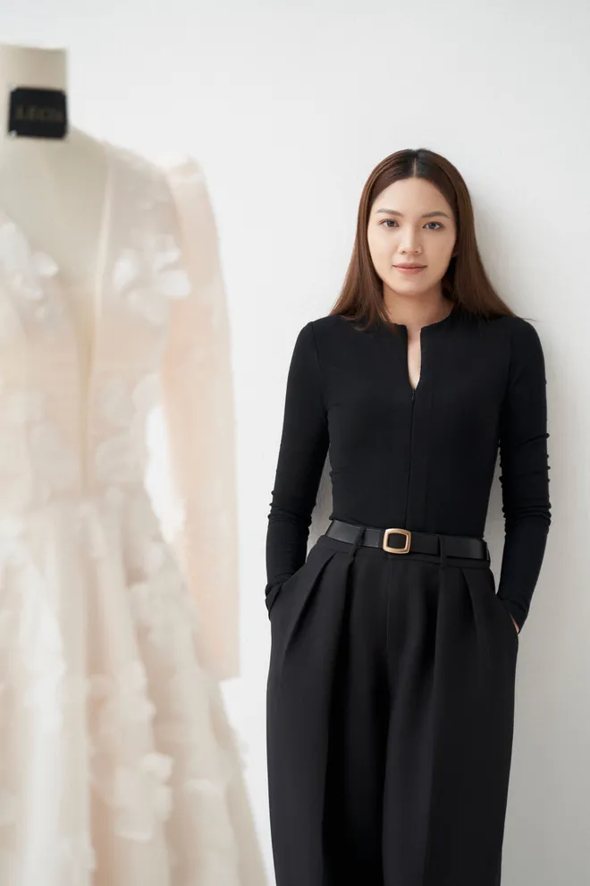 HER-ITAGE - Ch&eacute;p lại c&acirc;u chuyện di sản bằng đường kim mũi chỉ - Ảnh 3.